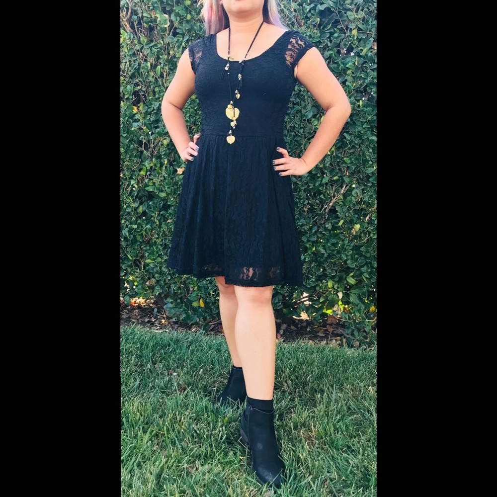 Cute lace LBD - capsule wardrobe must-have!!